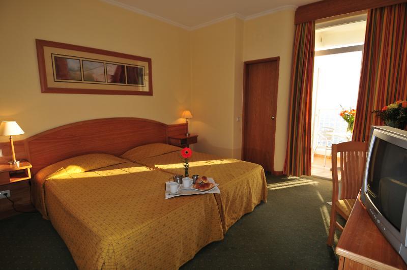 Holiday Inn Algarve - Armacao De Pera, An Ihg Hotel Ngoại thất bức ảnh